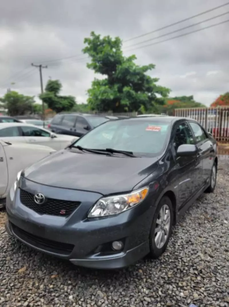 Toyota Corolla   - 2009