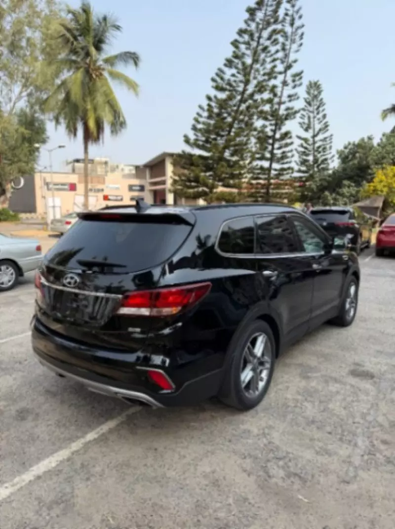 Hyundai Santa Fe   - 2018