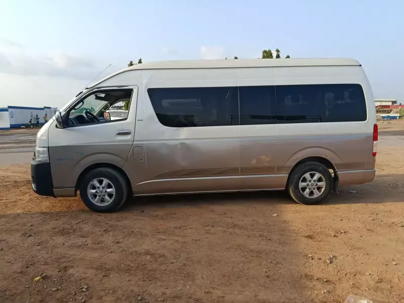 Toyota Hiace   - 2015