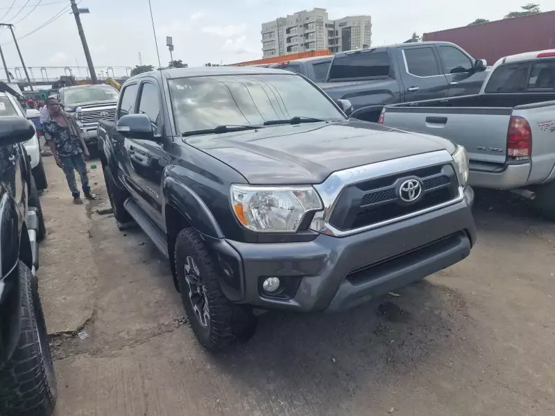 TOYOTA Tacoma   - 2015