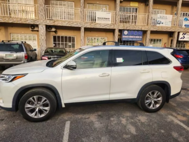 Toyota Highlander   - 2015