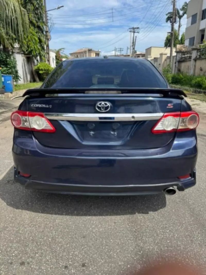Toyota Corolla   - 2011