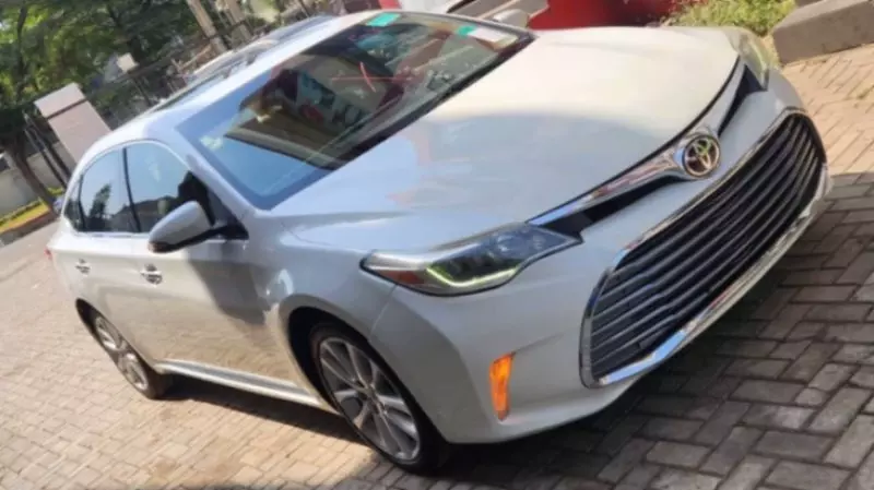 Toyota Avalon   - 2013