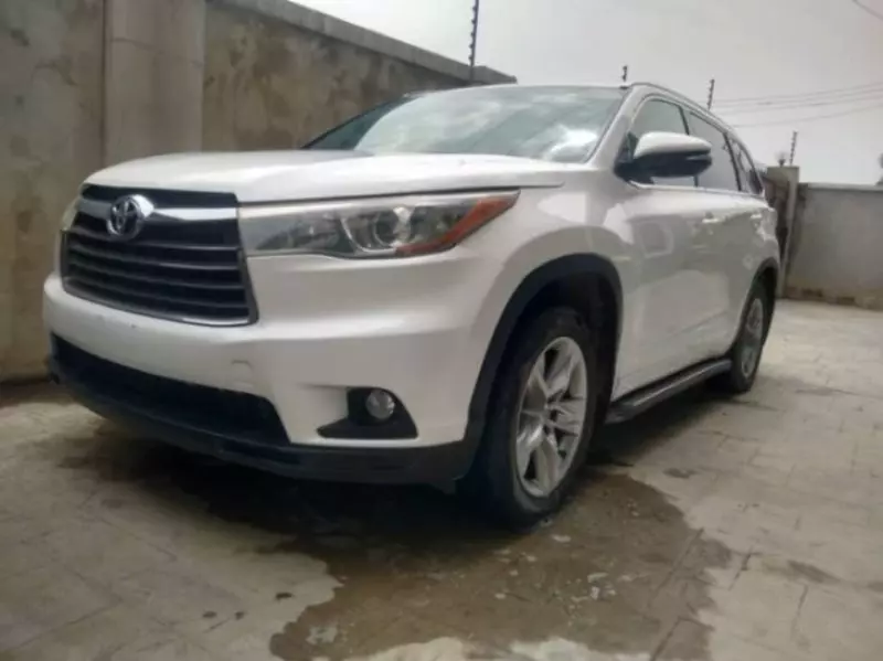 Toyota Highlander   - 2016