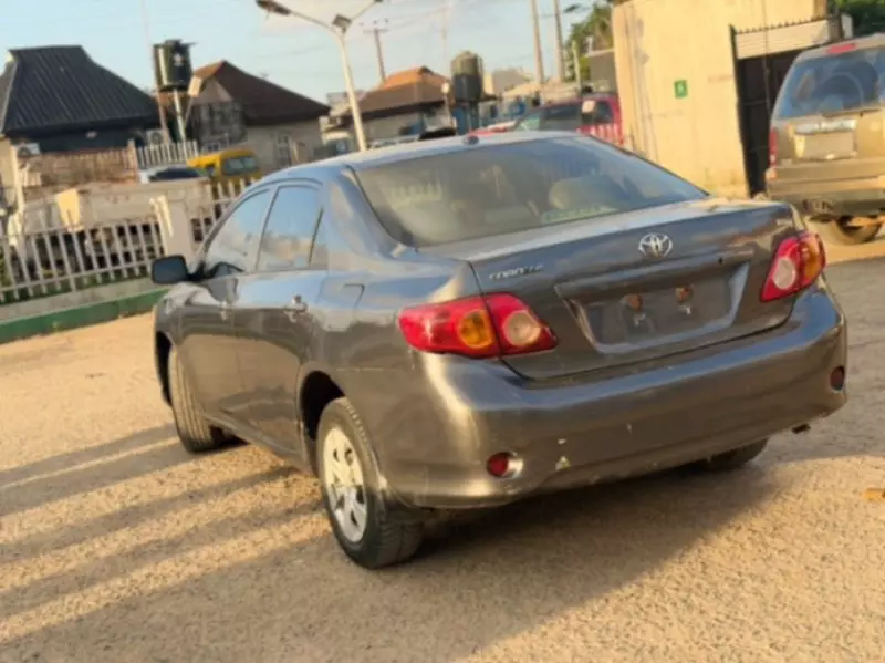 TOYOTA Corolla   - 2010