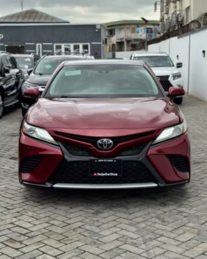 Toyota Camry - 2018