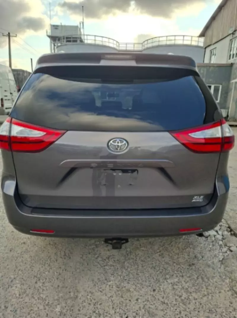 TOYOTA Sienna   - 2017