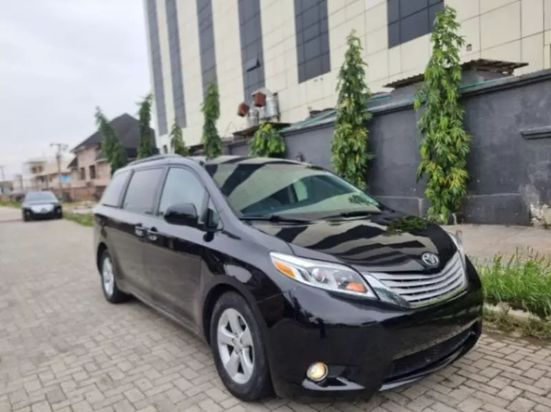 Toyota Sienna   - 2015