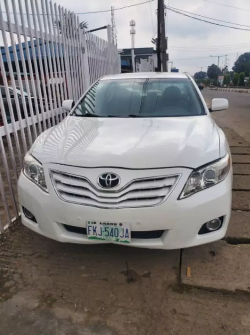 Toyota Camry   - 2011