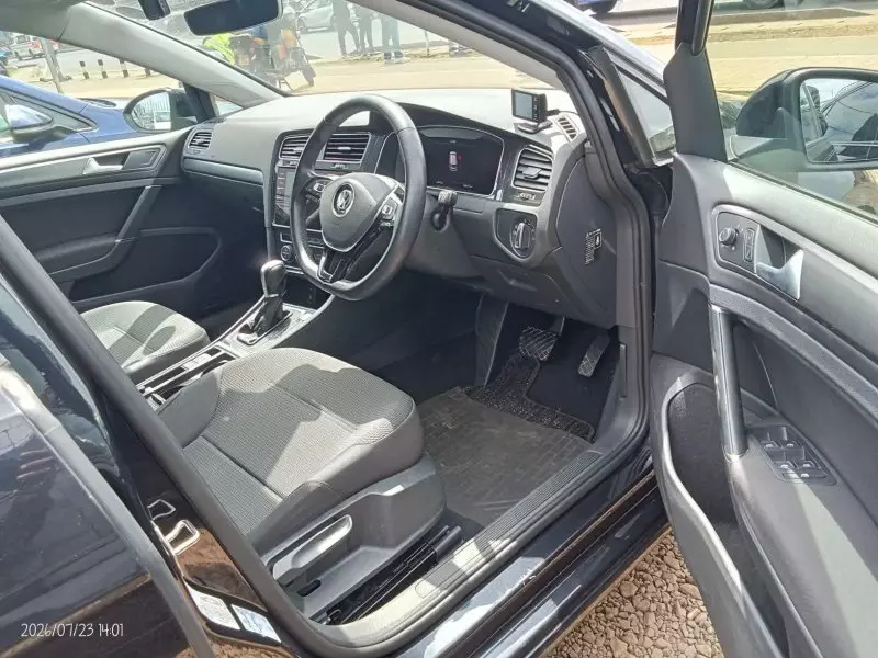 Volkswagen Golf   - 2019