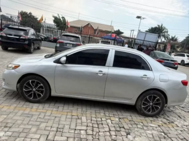 TOYOTA Corolla - 2010