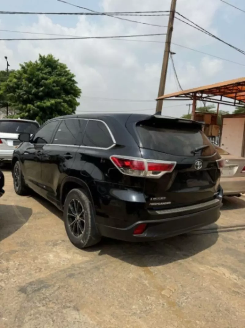 Toyota Highlander   - 2016