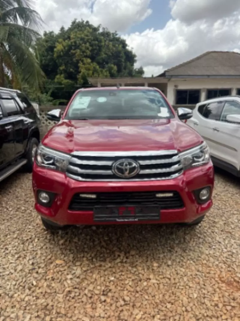 Toyota Hilux   - 2017