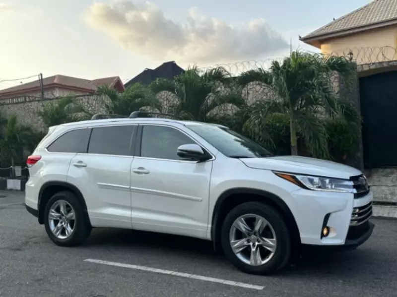 Toyota Highlander   - 2015