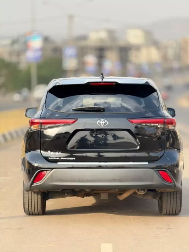 Toyota Highlander   - 2021