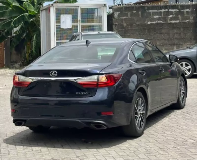 Lexus ES   - 2017