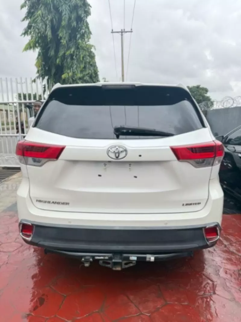 TOYOTA Highlander   - 2016