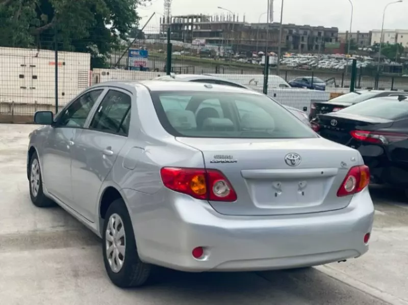 TOYOTA Corolla   - 2010