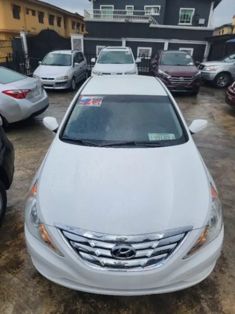 Hyundai Sonata   - 2011