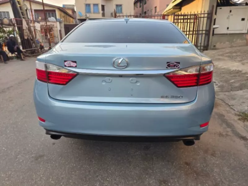 Lexus ES   - 2014