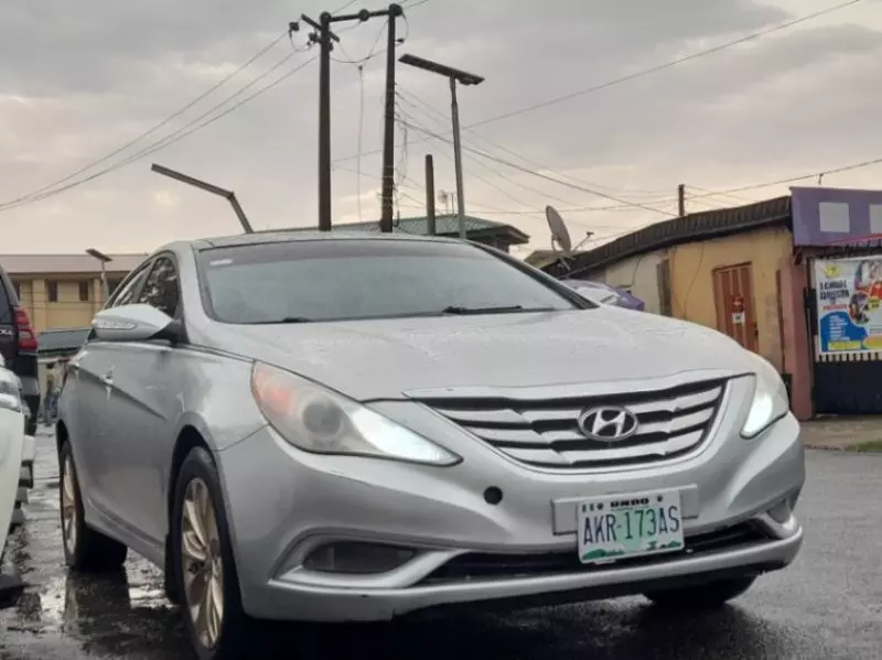 Hyundai Sonata   - 2012