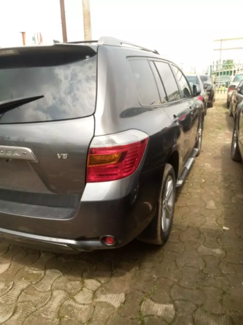 Toyota Highlander   - 2009