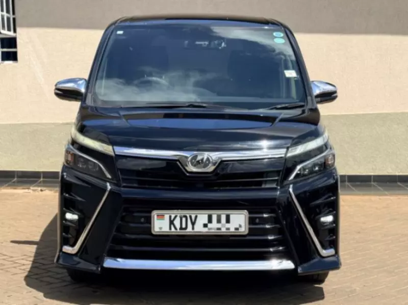 TOYOTA Voxy    - 2019