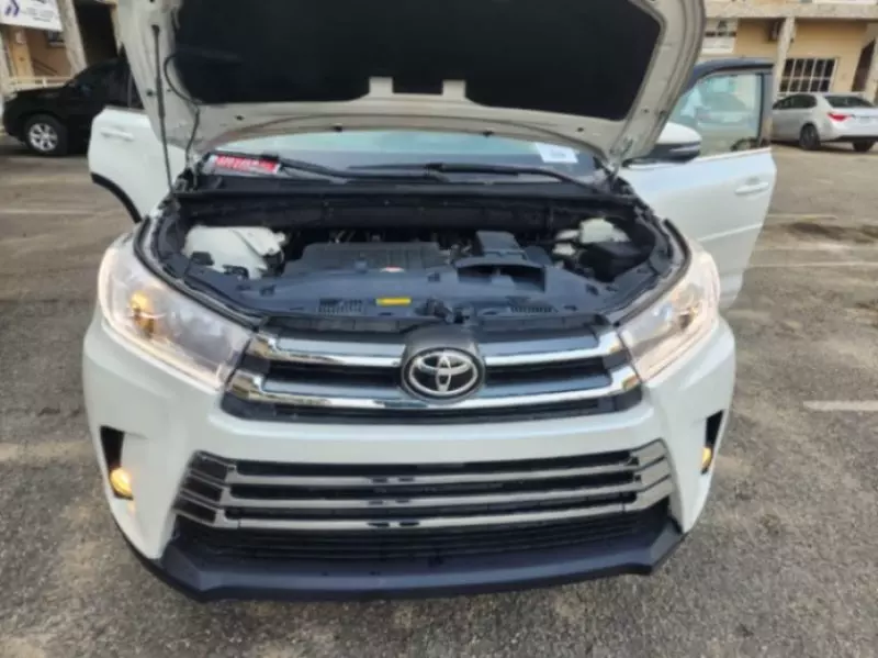Toyota Highlander   - 2016