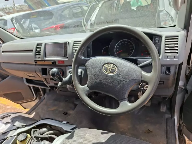 Toyota Hiace   - 2013