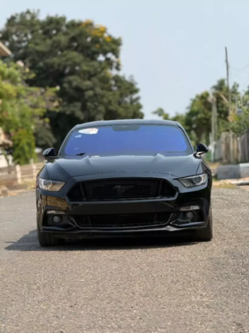 Ford Mustang   - 2017