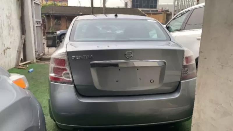Nissan Sentra   - 2010