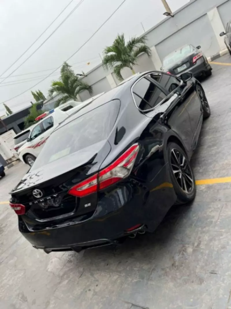 Toyota Camry   - 2018