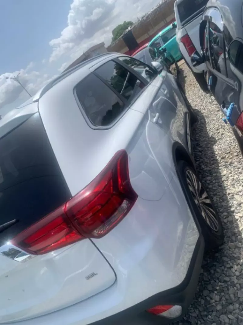 Mitsubishi Outlander - 2020