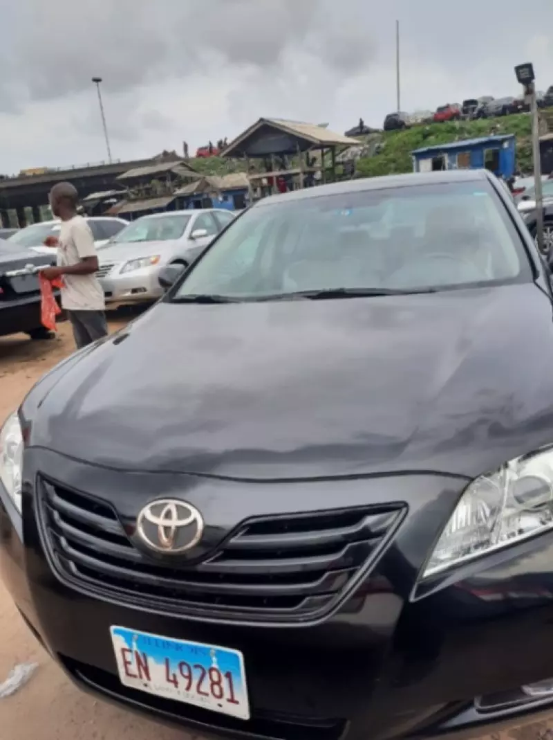 Toyota Camry   - 2009