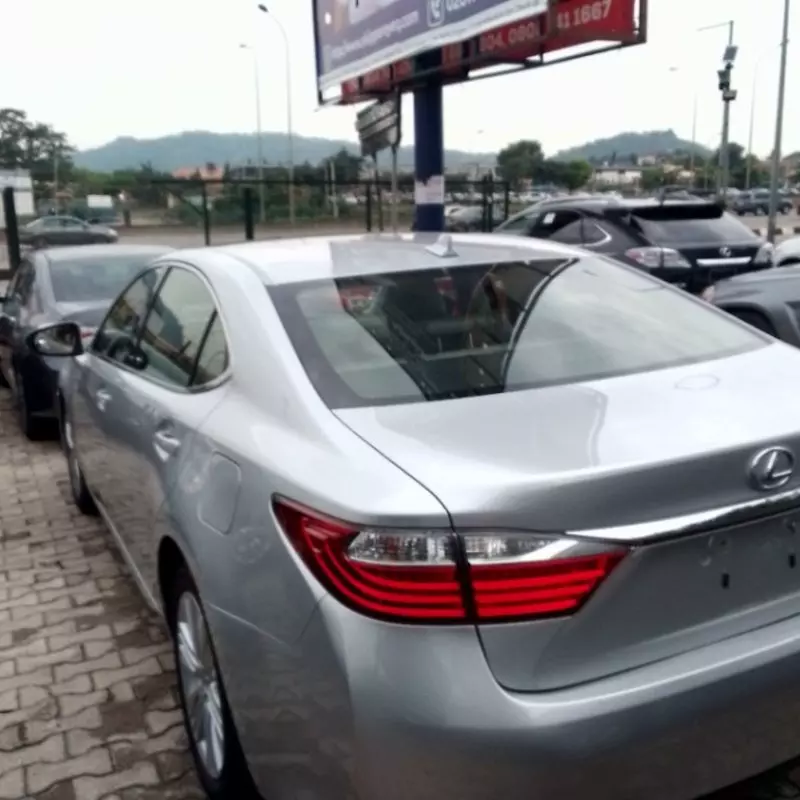 Lexus ES   - 2014