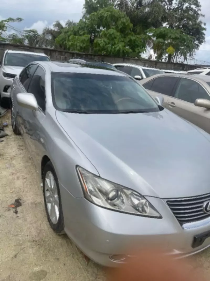 Lexus ES   - 2010