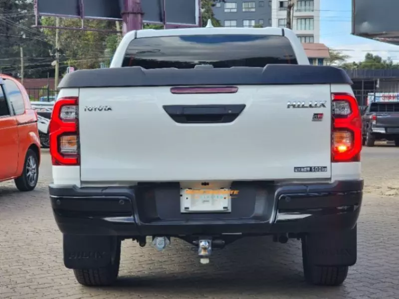 TOYOTA Hilux   - 2022