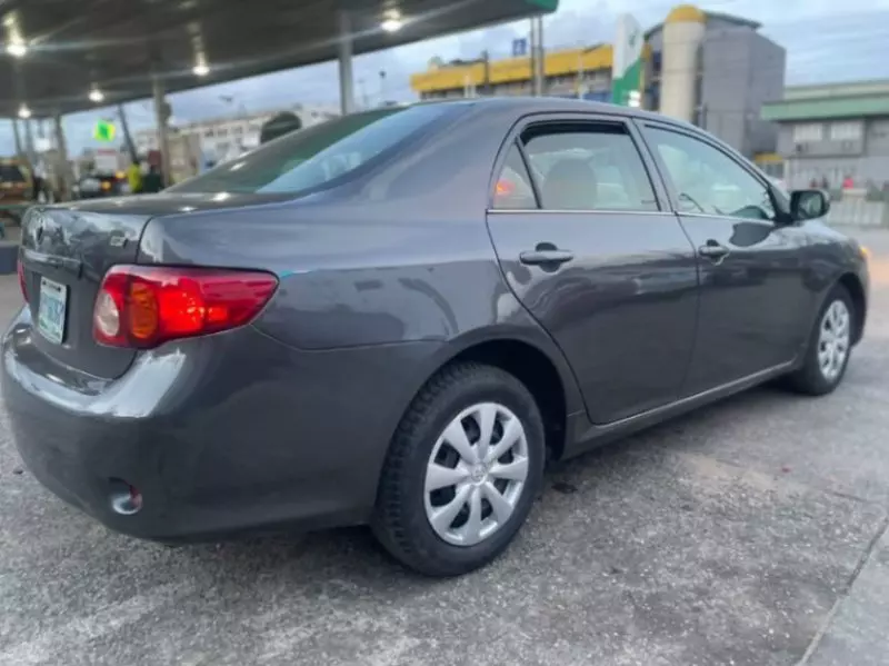 TOYOTA Corolla   - 2010
