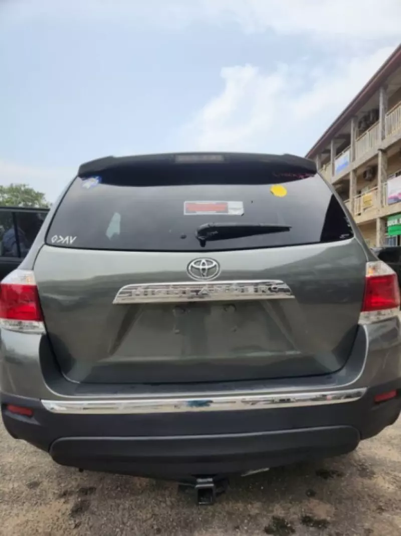 Toyota Highlander   - 2012