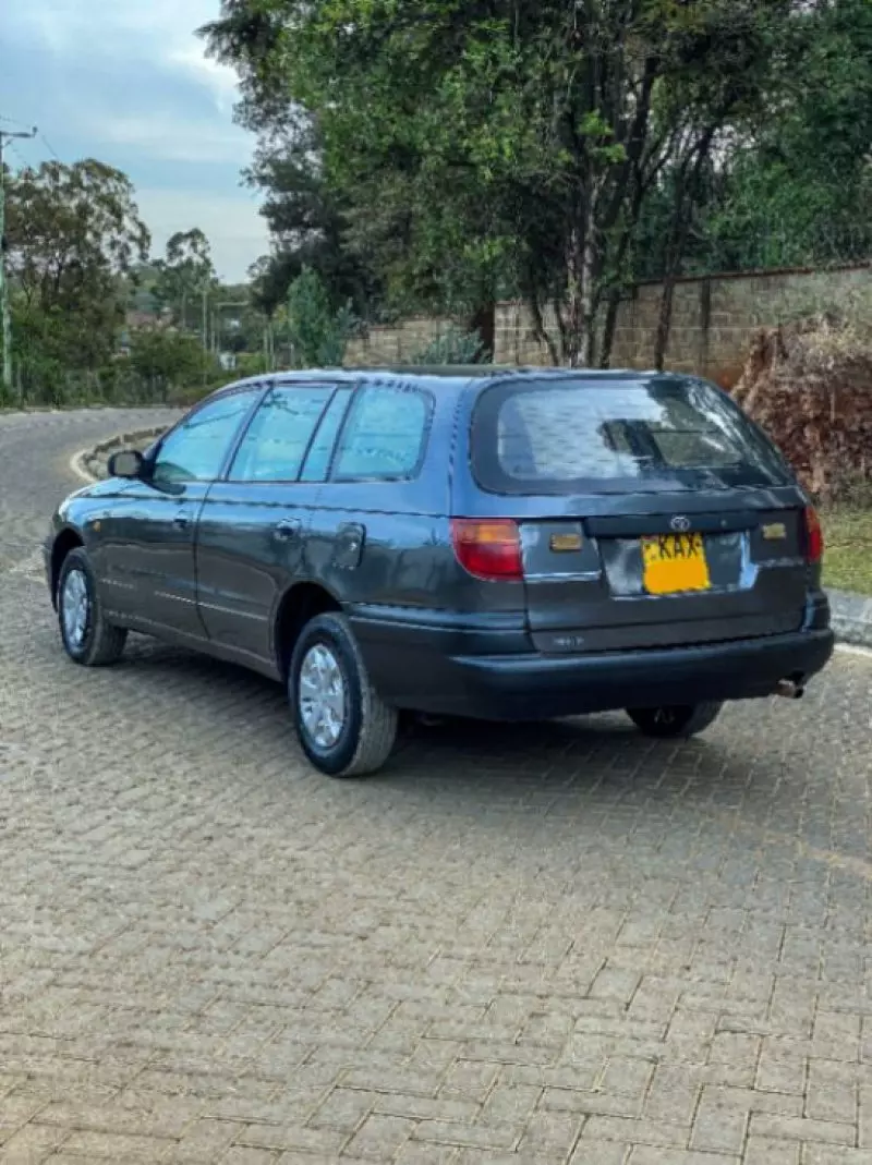 Toyota Carina   - 2000