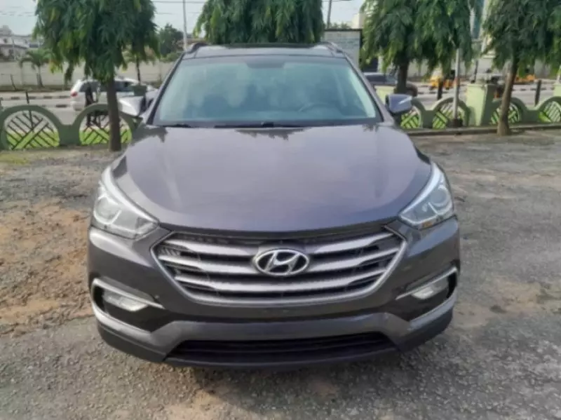 Hyundai Santa Fe   - 2017