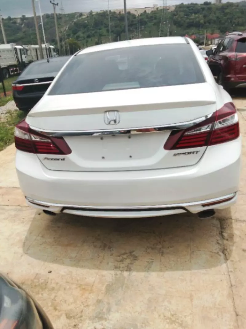 Honda Accord   - 2016