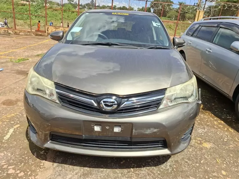 Toyota Fielder    - 2012