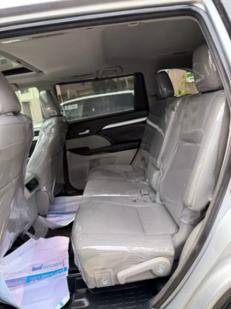 Toyota Highlander   - 2015