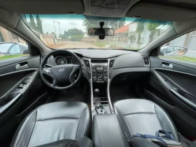 Hyundai Sonata   - 2010