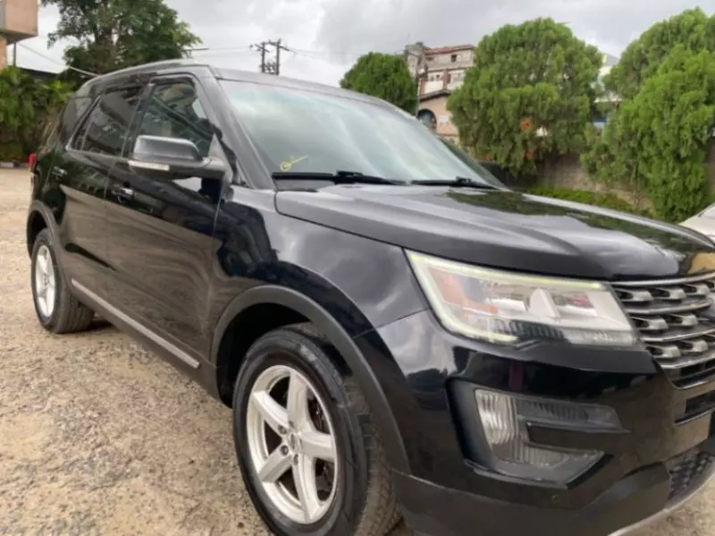 Ford Explorer   - 2016