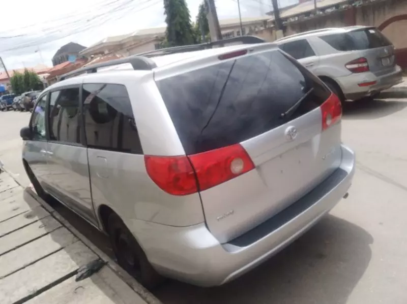 TOYOTA Sienna   - 2007