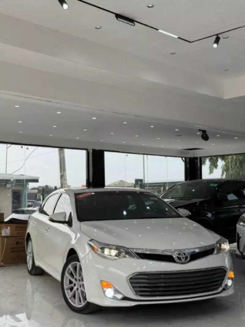 Toyota Avalon   - 2013