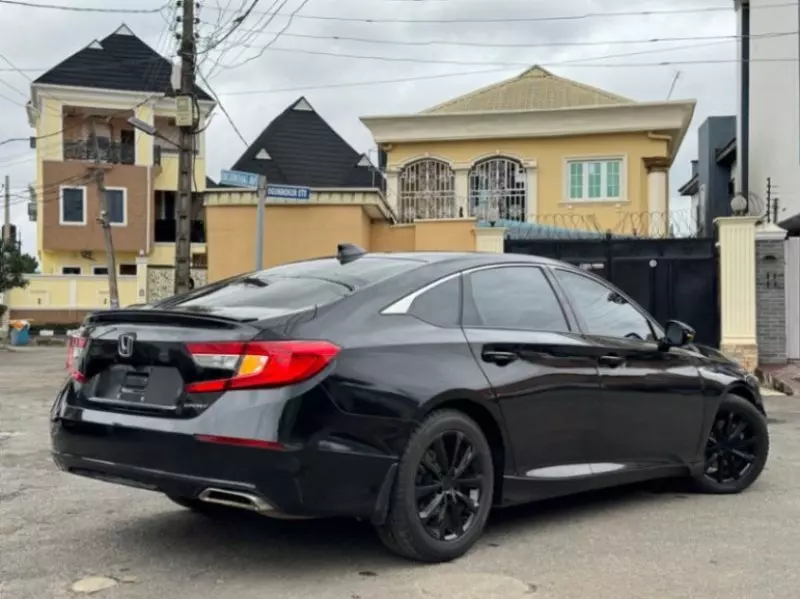 Honda Accord   - 2018