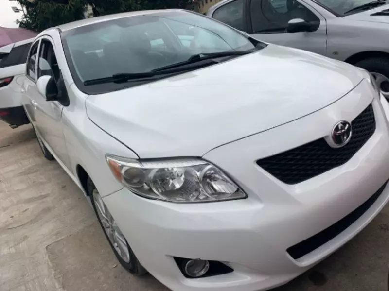 Toyota Corolla   - 2010